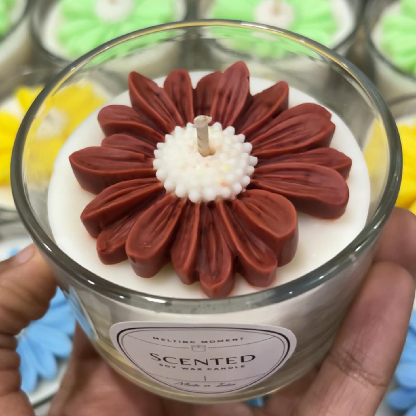 Serene Daisy candle