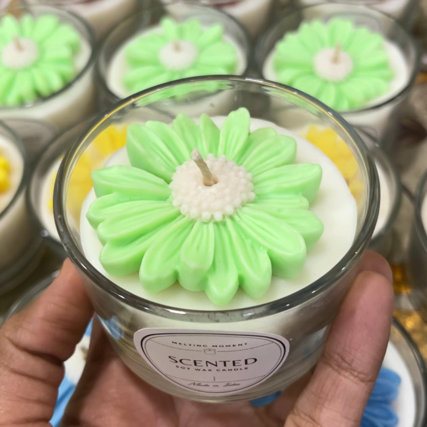 Serene Daisy candle