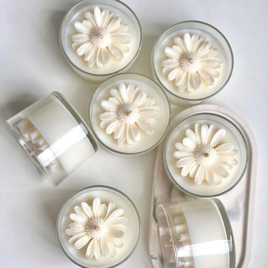 Serene Daisy candle